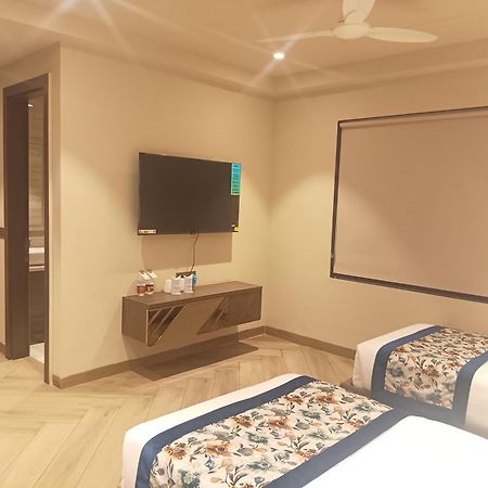 Hotel Cullinan By Qotel Janakpuri Deli Exterior foto