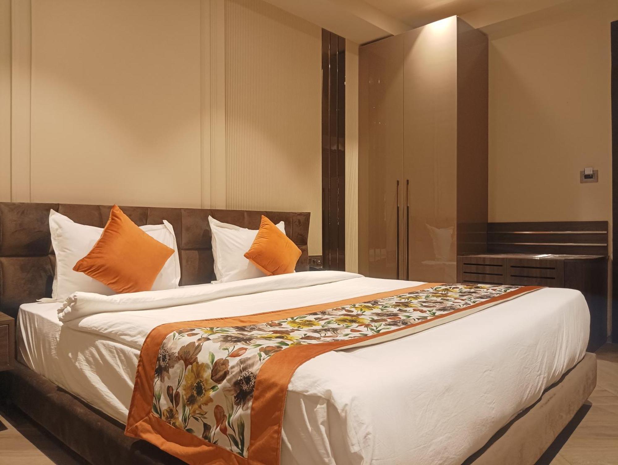 Hotel Cullinan By Qotel Janakpuri Deli Exterior foto