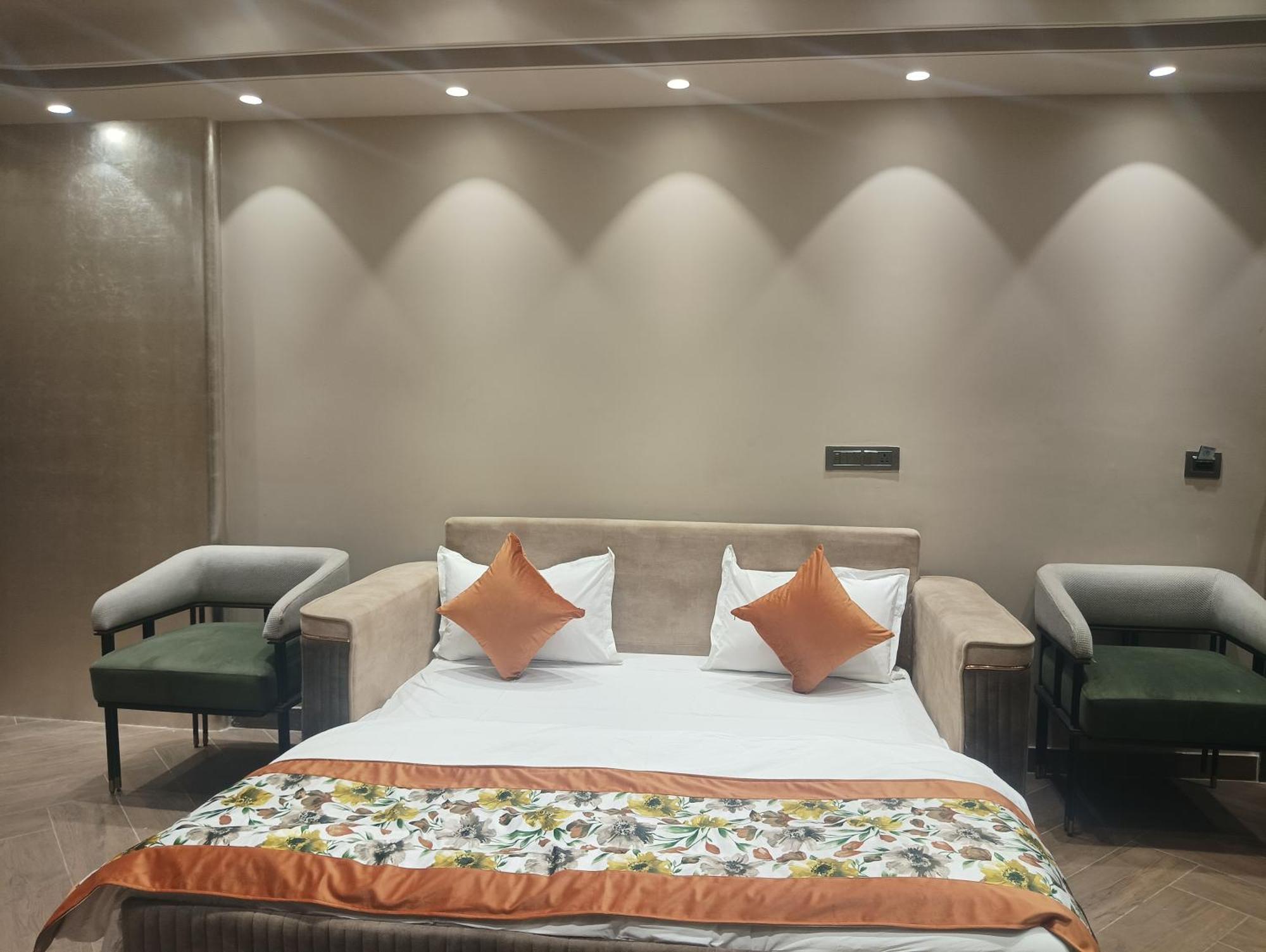 Hotel Cullinan By Qotel Janakpuri Deli Exterior foto