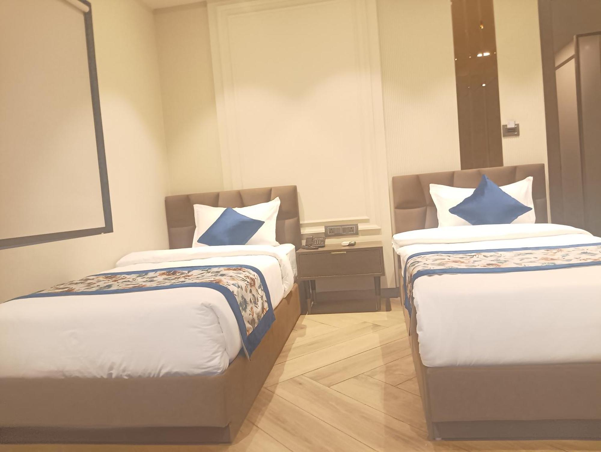 Hotel Cullinan By Qotel Janakpuri Deli Exterior foto