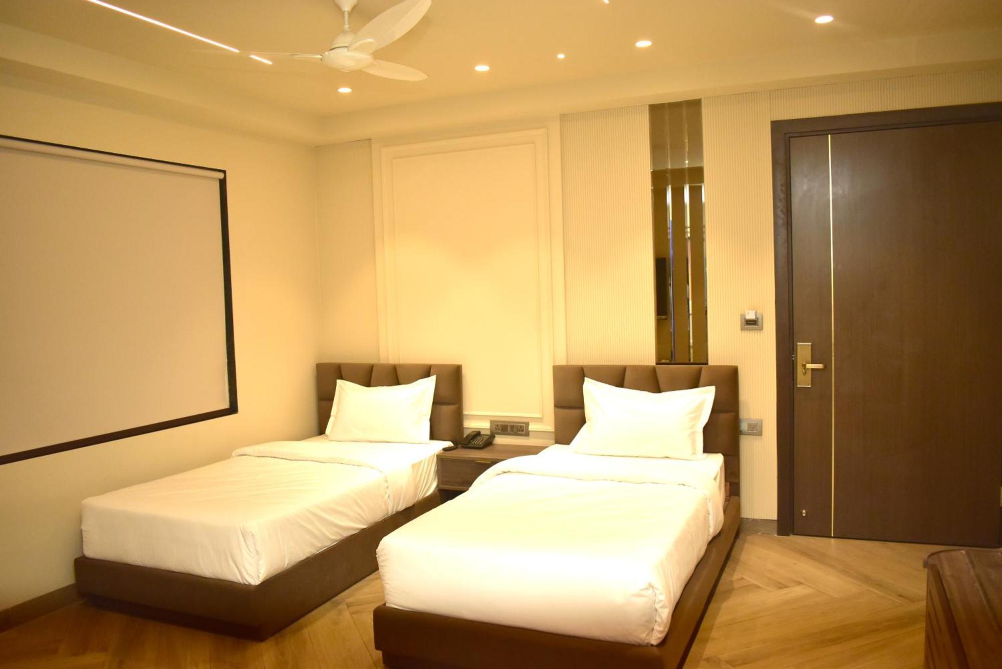Hotel Cullinan By Qotel Janakpuri Deli Exterior foto