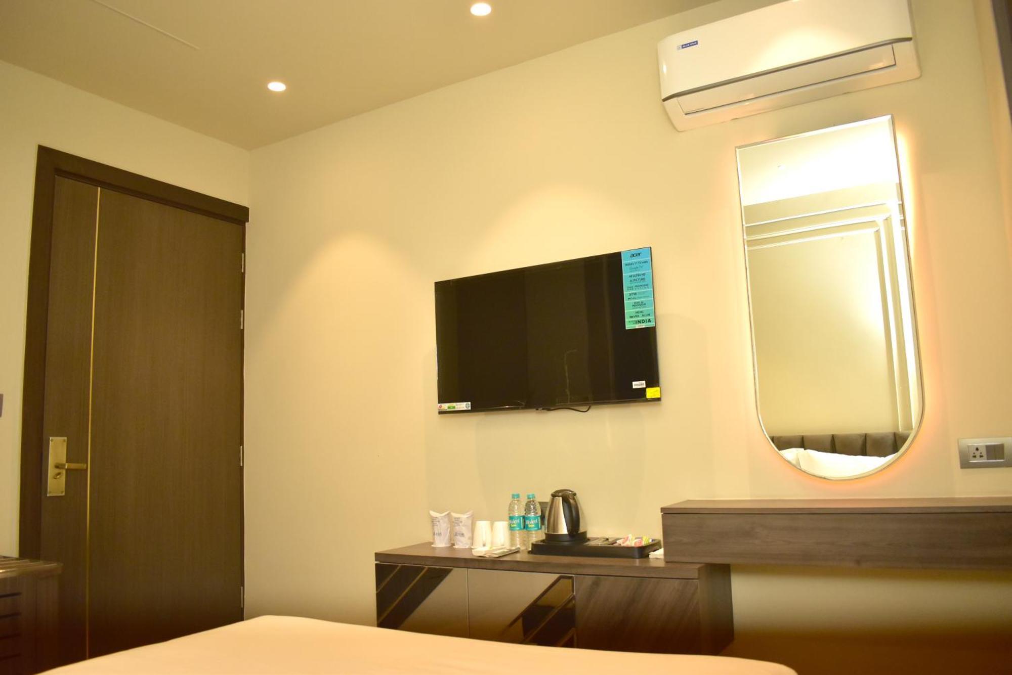 Hotel Cullinan By Qotel Janakpuri Deli Exterior foto