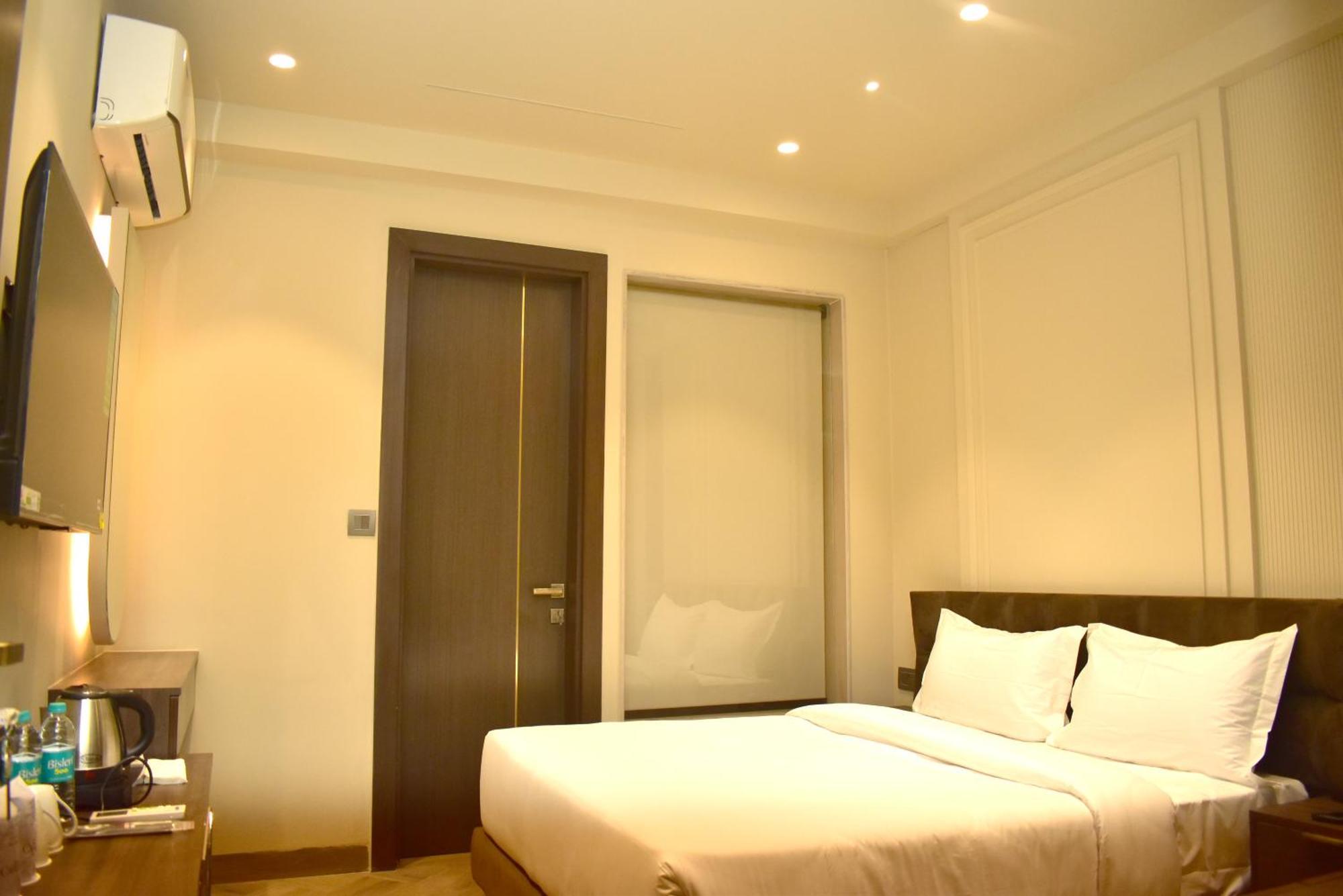 Hotel Cullinan By Qotel Janakpuri Deli Exterior foto