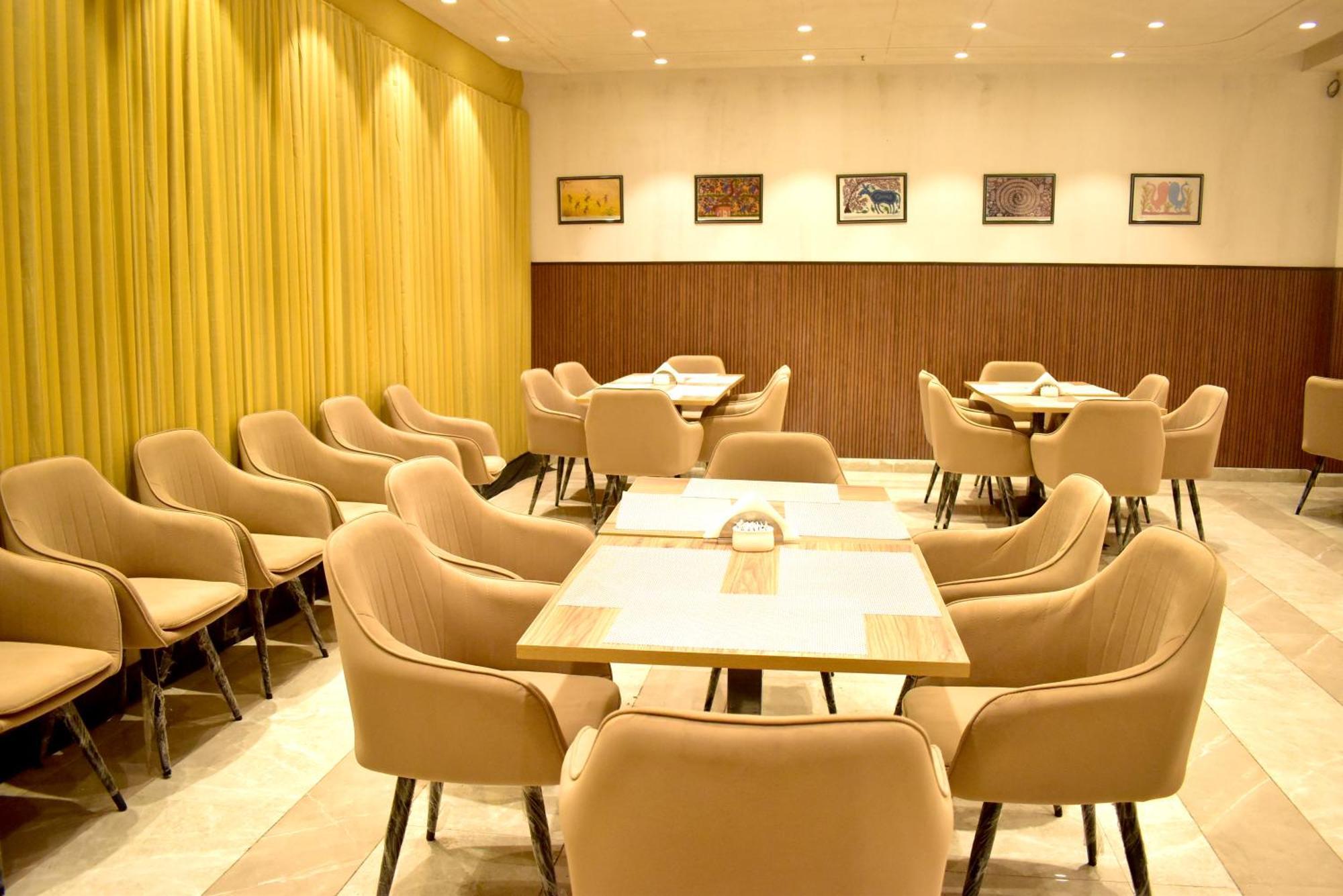 Hotel Cullinan By Qotel Janakpuri Deli Exterior foto