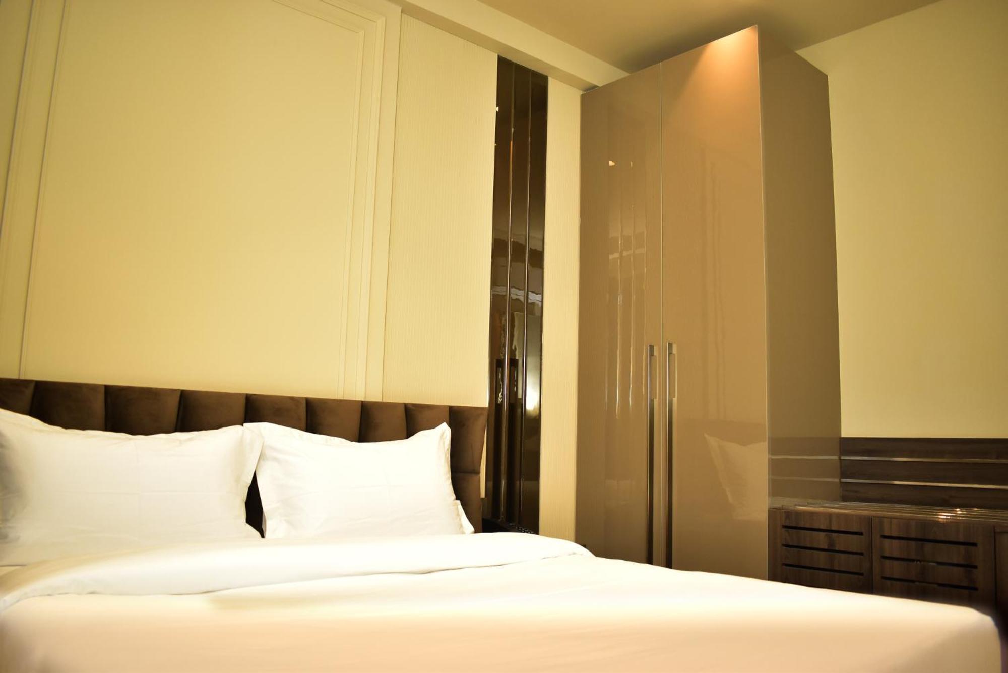 Hotel Cullinan By Qotel Janakpuri Deli Exterior foto