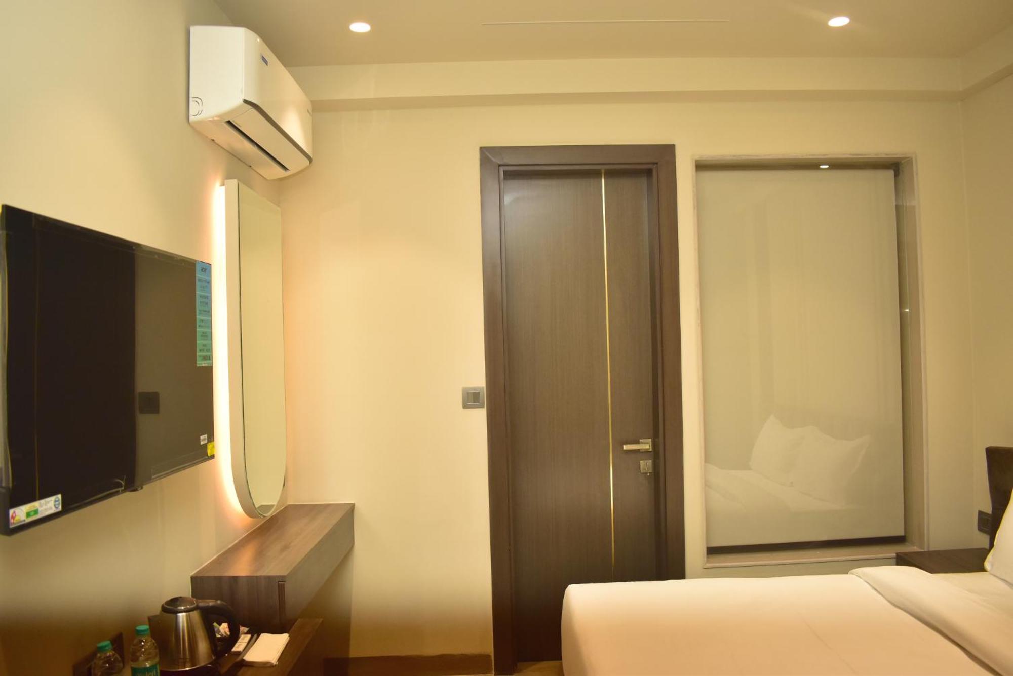 Hotel Cullinan By Qotel Janakpuri Deli Exterior foto